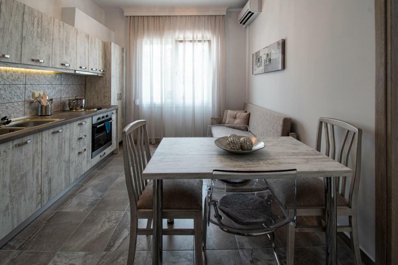 Katerina'S Luxury Apartments ลีเมนาส ภายนอก รูปภาพ